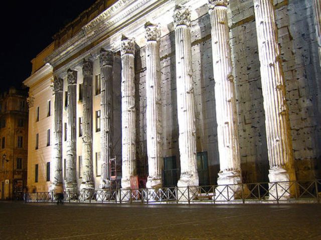 11 hadrianeum-piazza-di-pietra-roma