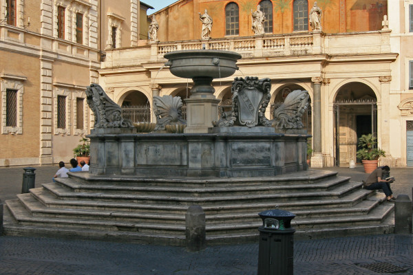 5 Santa_Maria_in_Trastevere_fountain