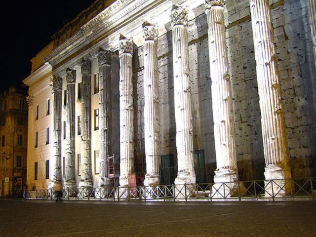 11 hadrianeum-piazza-di-pietra-roma