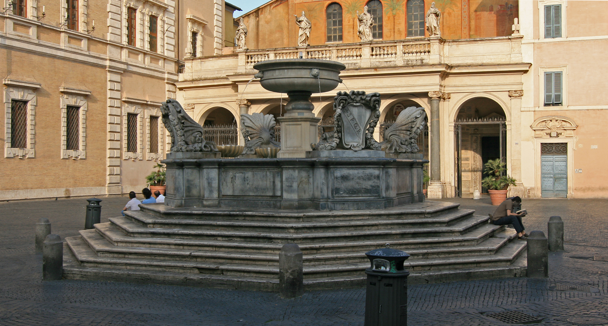 5 Santa_Maria_in_Trastevere_fountain